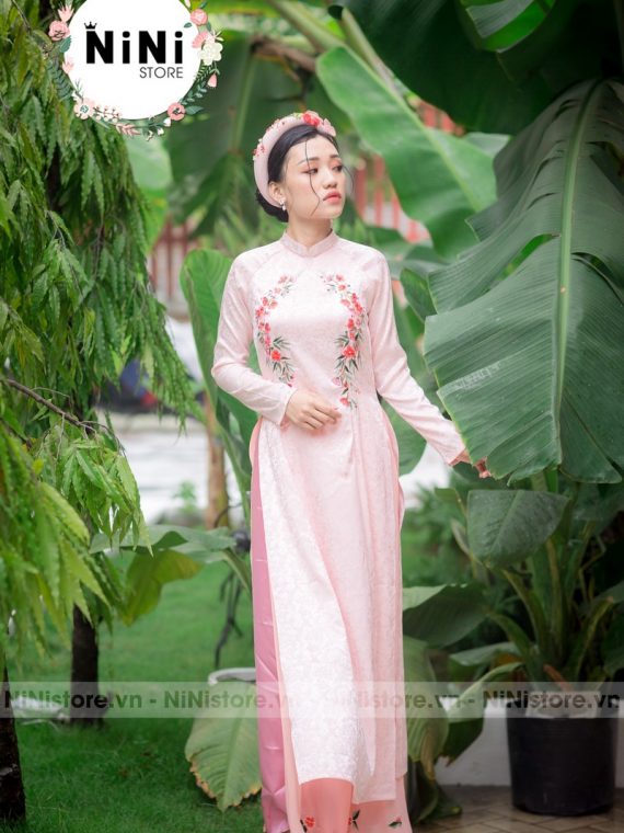 ao-dai-dam-hoi-mau-hong-thêu-hoa