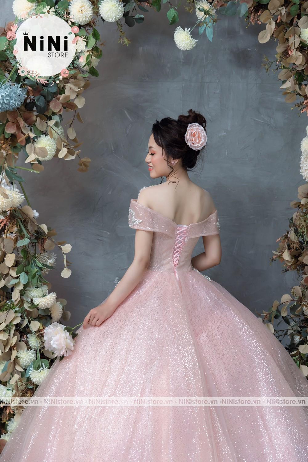 Váy cưới lấy cảm hứng từ đầm quý tộc Pháp thế kỷ 18  Ngôi sao
